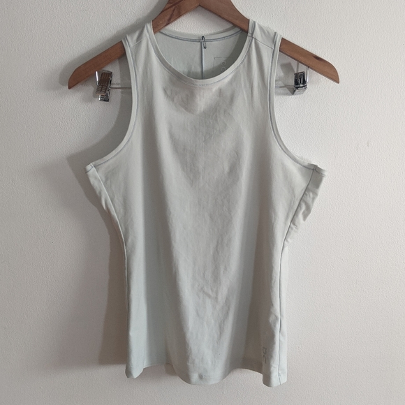 NEW On Movement Tank in Mineral Size Medium - Picture 2 of 4